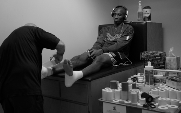 今晨亚特兰大备战NBA季后赛；更衣室发声细节曝光；压力陡增；资深球员宣示担当的简单介绍-九游娱乐